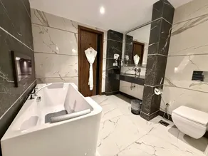 Hotel Space Crest - Image 3