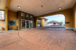 Newport Inn By OYO - Hwy 101 - Image 3