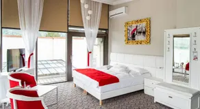 Hotel Roser House Boutique - pe malul lacului Colibita - Image 2