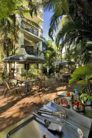 Tropic Towers Apartments - Image 3
