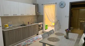 A lovely ground floor apartment, 15 minutes by car from the airport and 2 minutes walk to the beach. - Image 2