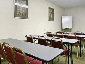 Days Inn By Wyndham Middleburg Heights - Image 2