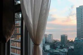 Studio moderne avec vue sur la baie de Manille et coucher de soleil - Image 3