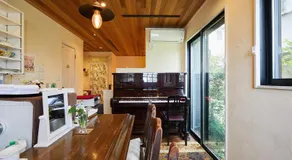 Dreamy Music Cafe Bar - Image 4