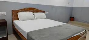OYO Rainbow Guest House - Image 4