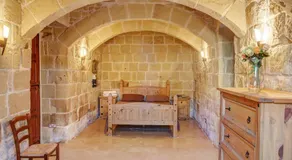 5 Bedroom Farmhouse with Private Pool & Views - Image 2