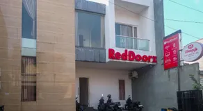 RedDoorz Syariah Near Simpang Lima Semarang - Image 4