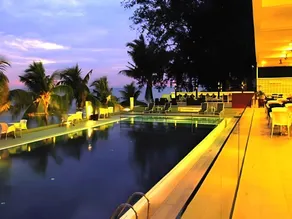 Hotel Sentral Seaview @ ​Beachfront - Image 2