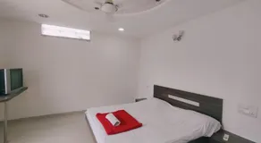 Hotel Poonam Lodge - Image 2