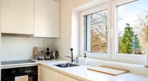 SwissVida Business Apartments Zurich Airport, Free Parking & Workspace - Image 5