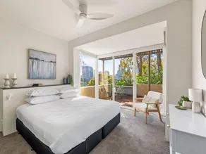 Bed Harbourside Home with Views in Fab Location - Image 2