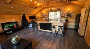 Charming "Melrose Place" w Year-Round Heated Pool, Deck & Grill - Image 3