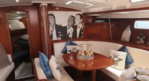 LUXURY YACHT STAY "White Dove" sleeps 6 - Image 4