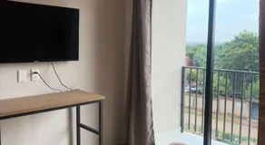 Modern Studio with Balcony - Image 2