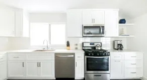 O'neill I by Avantstay Coastal Paradise Steps From Beach Modern Decor - Image 3