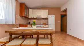 2 Bedroom Cozy Apartment In Sveti Filip I Jakov - Image 3