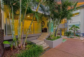 2BR Study Oasis in Beautiful Bulimba - Image 3