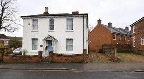 landvue stays, The Colchester town White House 4 bed 2 bath! - Image 4