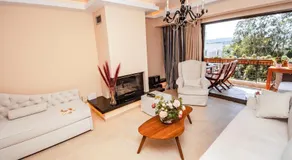 Ninos Luxury Apartment - Image 2