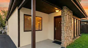 3BR Townhouse with Free Parking Near Downtown Ohio - Image 5