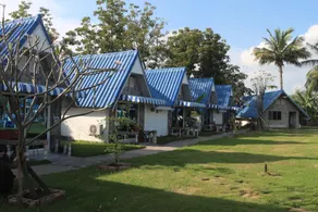 Castle Howchow Beach Resort Hotel - Image 4