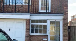 QUEEN GUEST HOUSE - Image 3