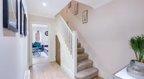 Town Center 4 Bedroom 4 bathroom Hse with Parking Slough By 360Stays - Image 2