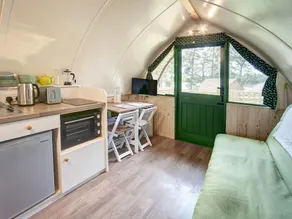 Cabin in Northumberland with Lake Views - Image 3
