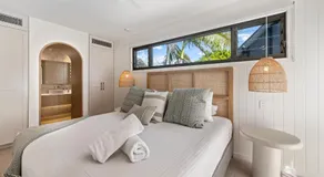 Luxury Retreat New Villa 17, Hastings St - Image 2