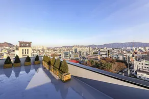Lerocherrouge Hotel - Image 5