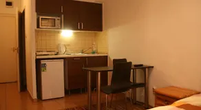 Margaret Bridge Studio Apartment - Image 2