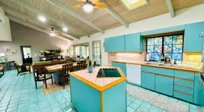 Private Spacious Retreat in Paradise - Image 5