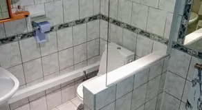 Chambre à l'étage salle de bains au rez de chaussée - Image 4