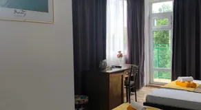 Sunny Varshava Hotel - Image 2