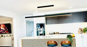 Luxe Retreat with Spa - Near airport & CBD - Image 5