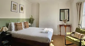Saint Margaret's Guest House - Comfortable Rooms in a Quiet Area Close to the Heart of Poole - Free Parking & Fast Wifi - Image 2