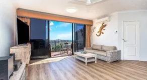 Sunset Sails Penthouse Redcliffe - Image 2