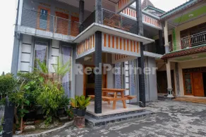 Wisma Giri Mulyo B near Grojogan Sewu Mitra RedDoorz - Image 4