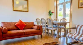 14 Guests-6 Bedroom House free parking - Image 4