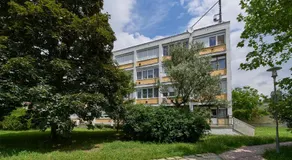 LEM Suburban Apartment - Image 4