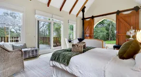 Stone Guest House Ebenezer - Image 2