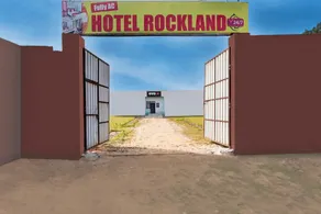 OYO 808320 Hotel Rockland - Image 4