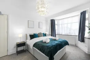 Spacious 4 Bed Semi-Detached Hse  - Image 2