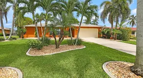 Your waterfront getaway - Villa Family Retreat - Image 3