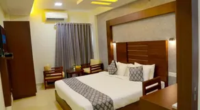Club 99 Suites - Image 2