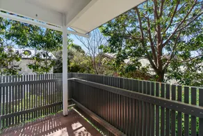 Stylish 2-Bed Townhouse in Leafy Hyde Park - Image 5