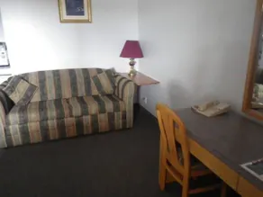Alcan Motor Inn - Image 3