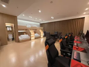 Beehive Esports Hotel (Yidu Jiuzhoufu Wanda Plaza Branch) - Image 4