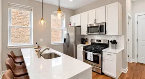 Penthouse with Private Rooftop and Skyline Views - Sleeps 6 - Image 3