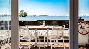 Floating Holiday Home - 15 mins to AMS - Image 4